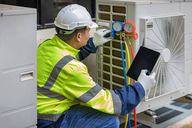 Professional Hvac technician working in Marshalltown, IA